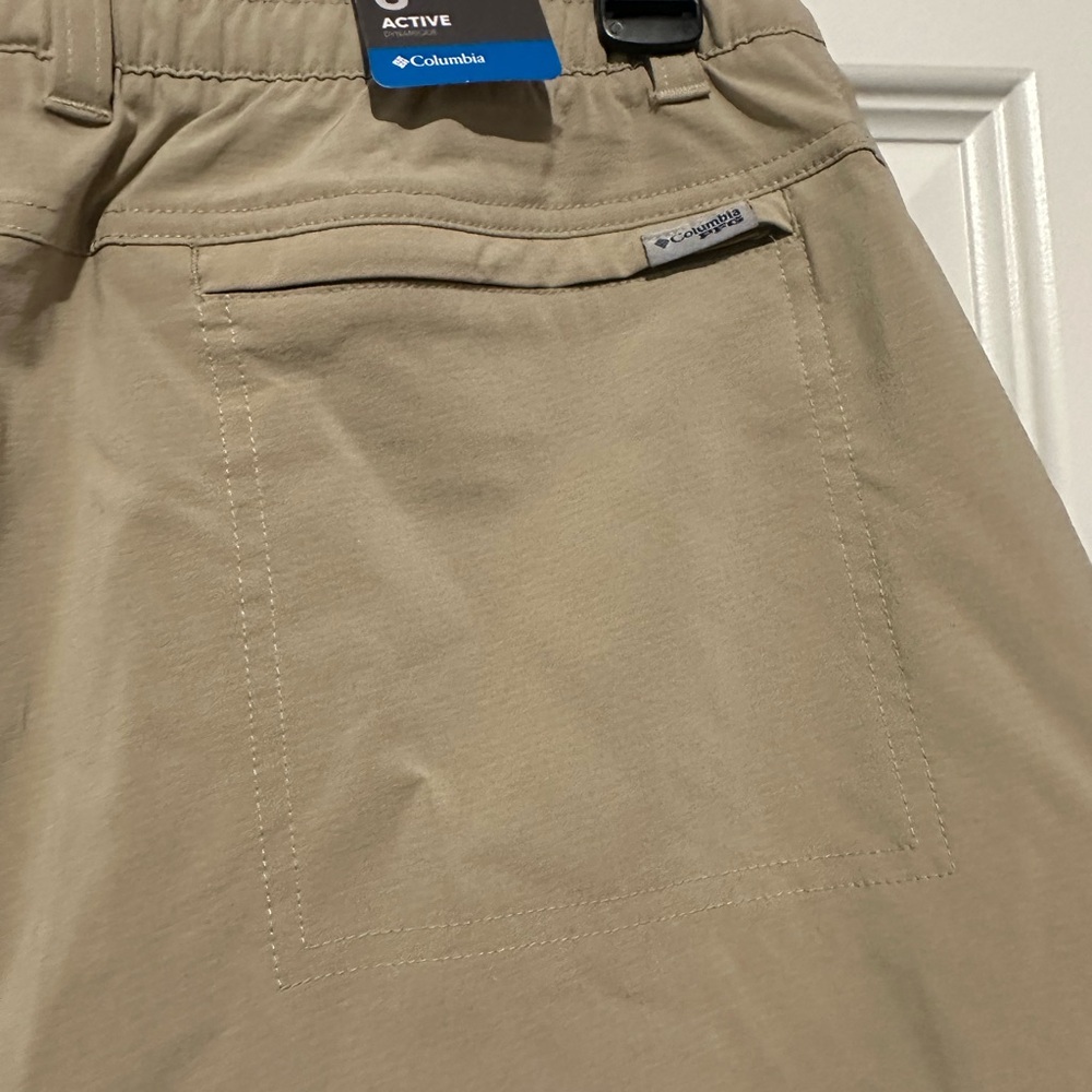 NWT Columbia Men's Khaki Flat Front Shorts - Picture 6 of 8
